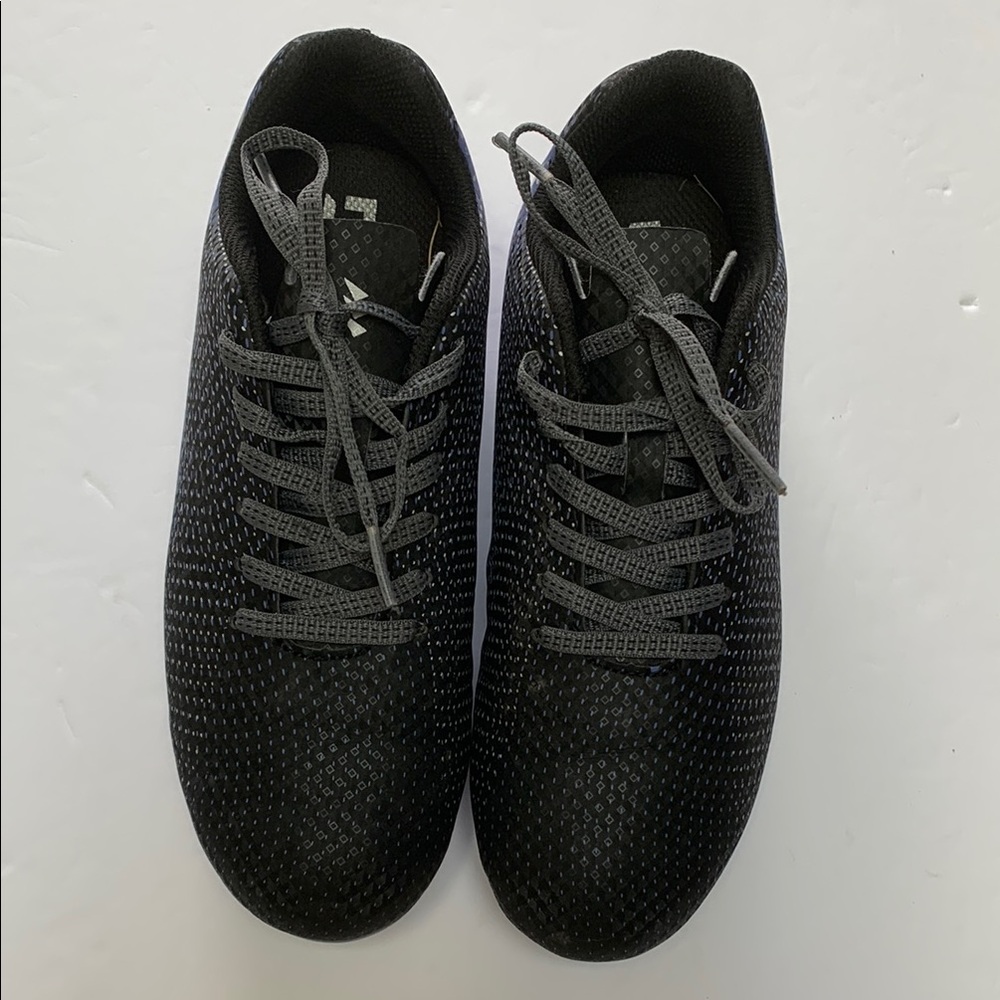 DSG Kids Black Soccer shoes with High-Top and Breathable Knit Material size 3.5